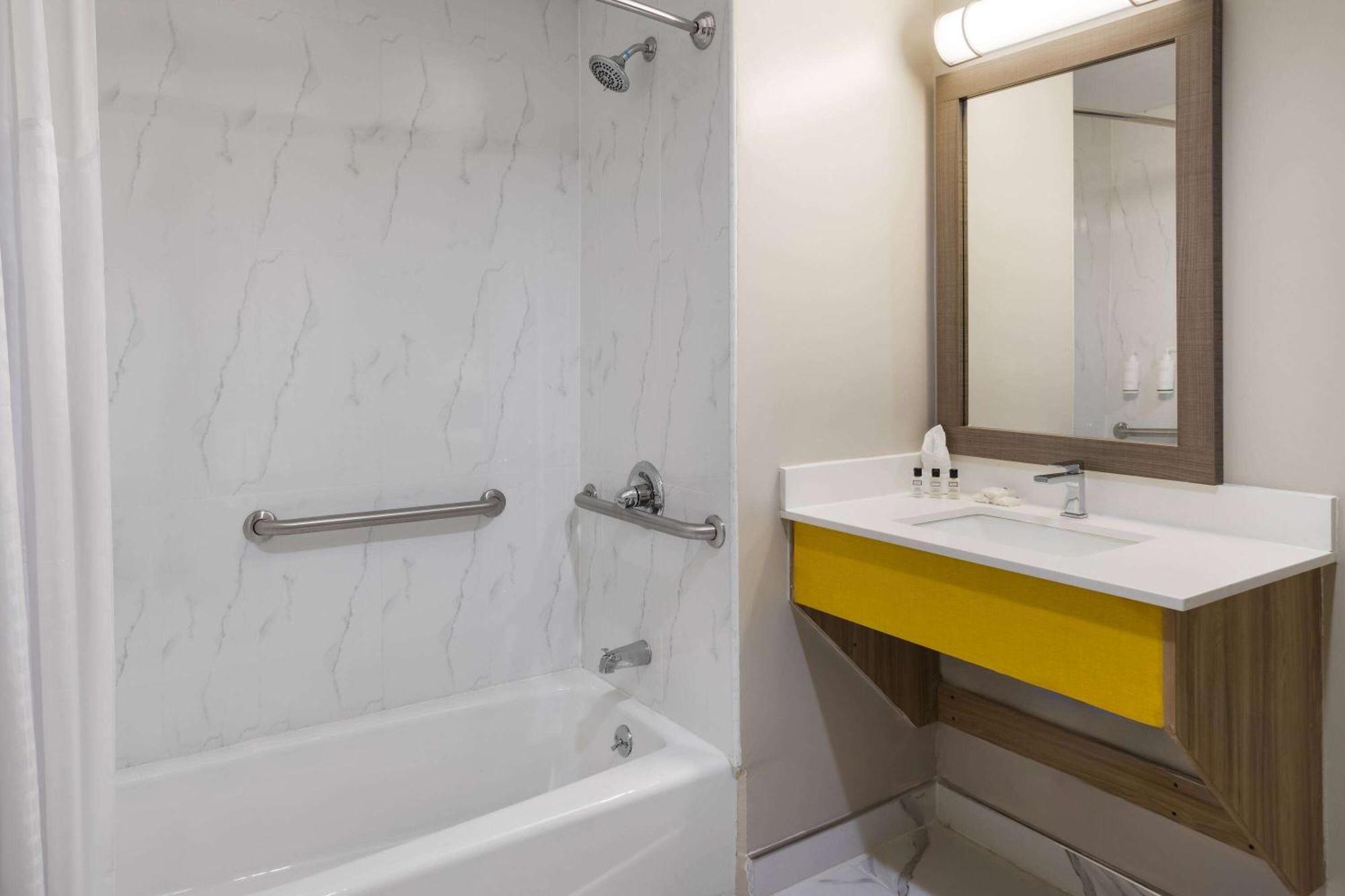 Days Inn By Wyndham Staten Island Nowy Jork Zewnętrze zdjęcie