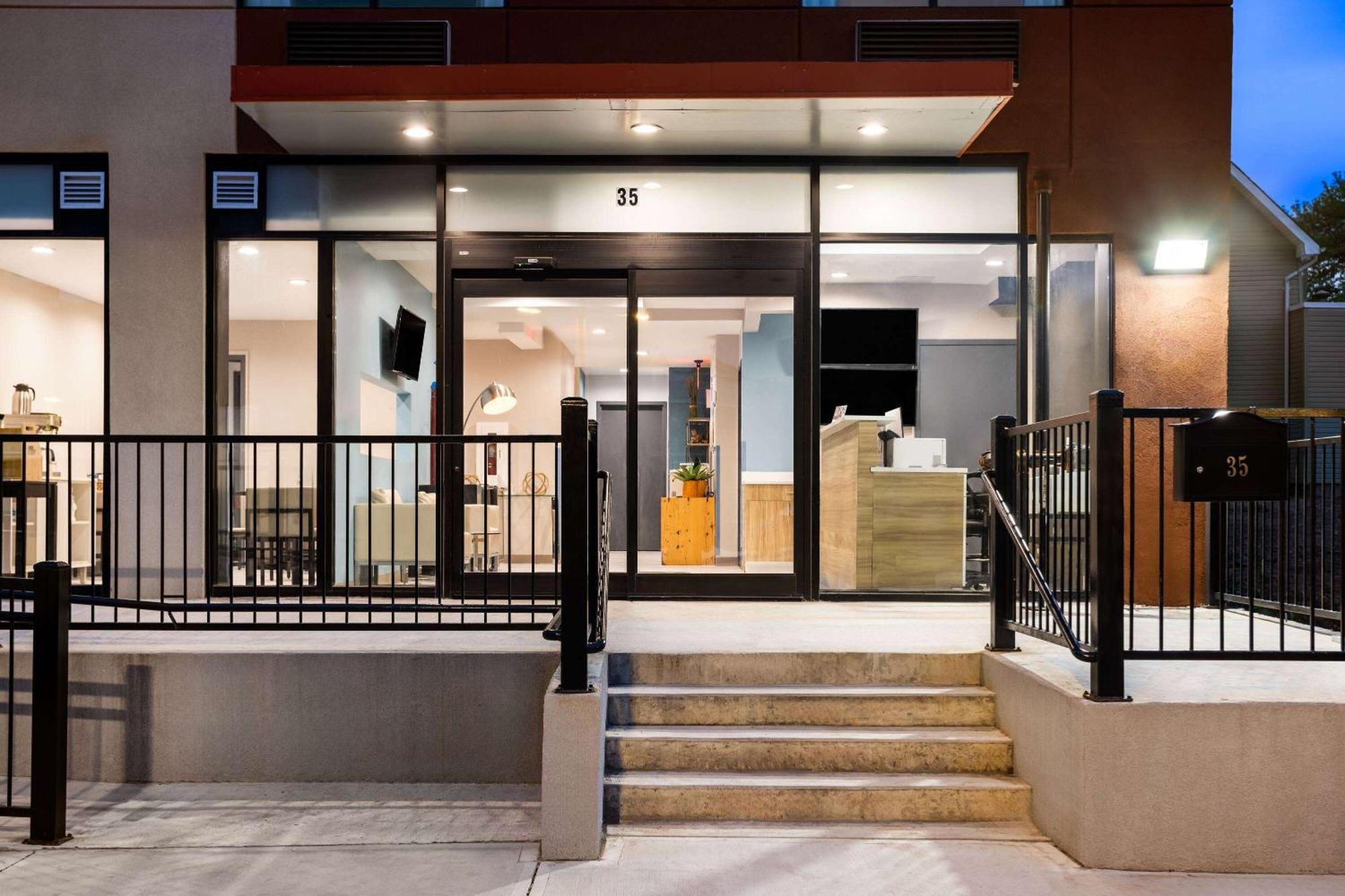 Days Inn By Wyndham Staten Island Nowy Jork Zewnętrze zdjęcie